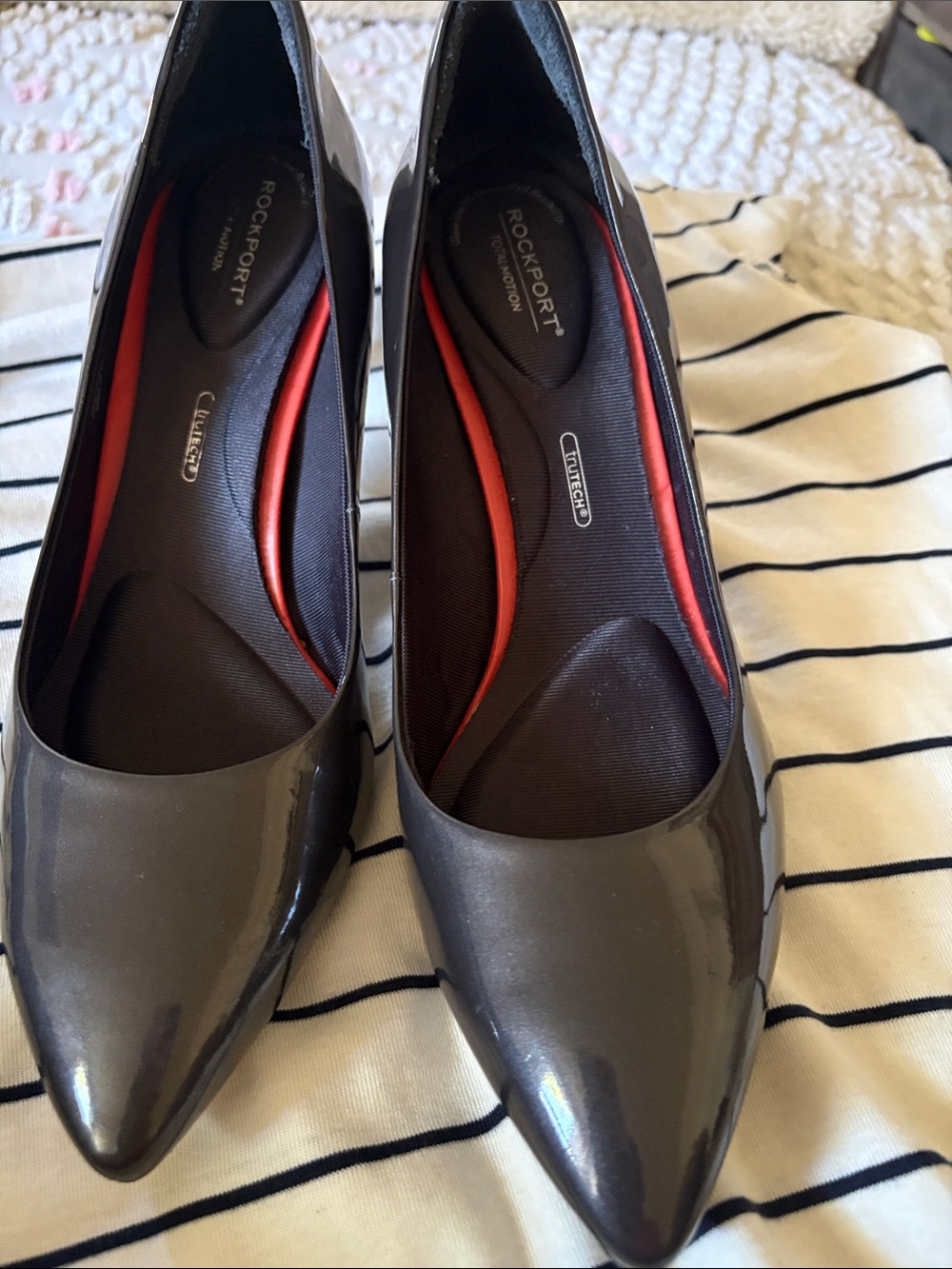 Rockport Women's Gray Patent Pointed-Toe Pumps with Red Inset